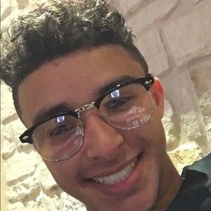 Meet your Posher, Devin